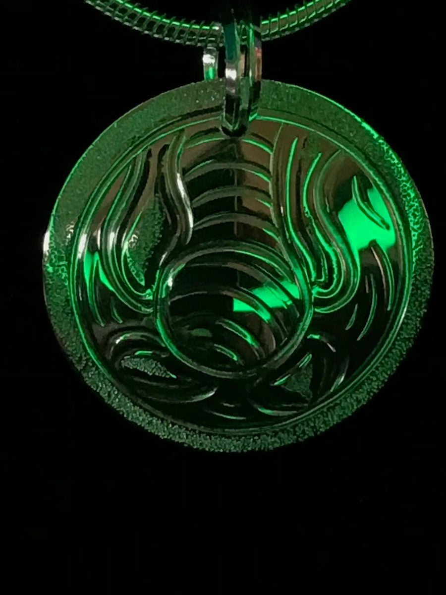 Bull Kelp sterling silver round pendant